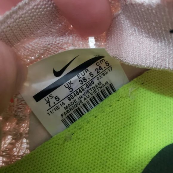 Nike Pink and Black Women's Sneakers - Picture 7 of 7